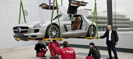 SLS AMG flies to Mercedes-Benz Museum