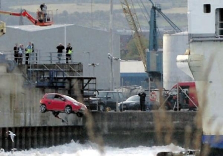 Top Gear in Belfast Renault Twingo hits water