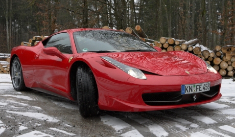 Video Ferrari 458 Italia Reaches Dealerships 480x280