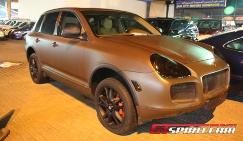 Overkill Porsche Cayenne Turbo Golden Edition