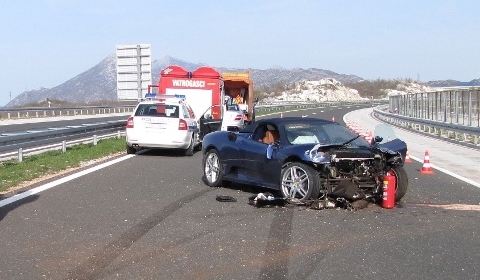 Car Crashes Nephew Mayor of Split Crashes F430 Spyder 02