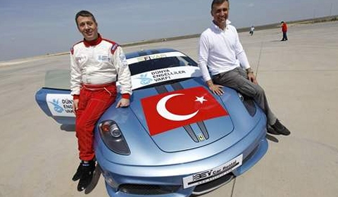 Turkish Singer Sets Blind Land Speed Record