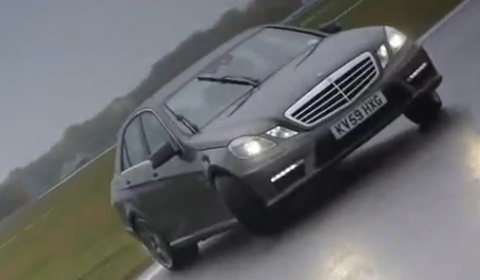 Video Mercedes E 63 AMG Drifting on a Wet Track