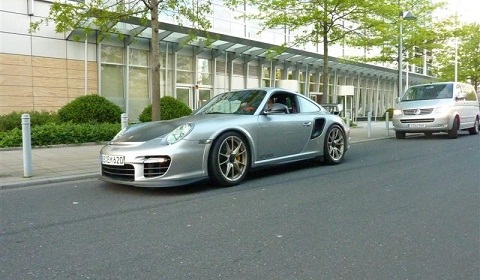 Spotted: 2011 Porsche GT2 RS