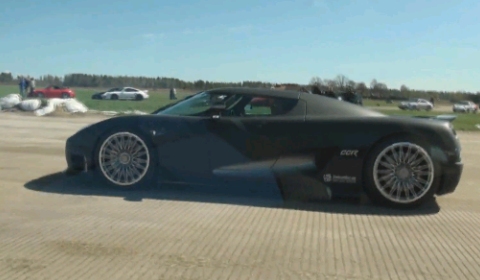 Video Corvette ZR1 vs Koenigsegg CCR Evolution