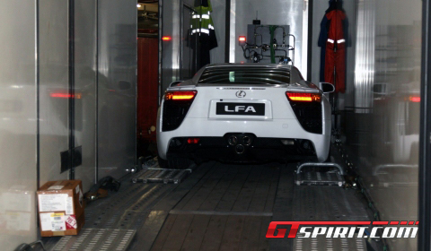 Video Unloading the Lexus LF-A in Monaco