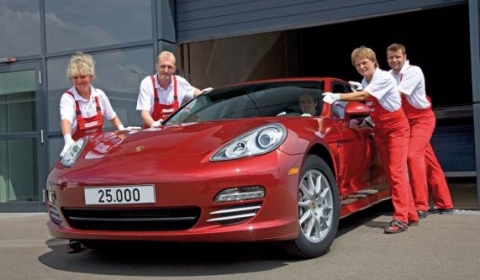 Porsche Celebrates 25,000th Panamera