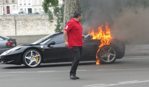 Ferrari 458 Italia Catch Fire in Paris