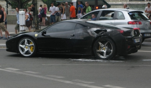 Ferrari 458 Italia Catch Fire in Paris 01