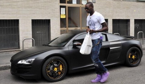 Spotted Mario Balotelli's R8 V10 01