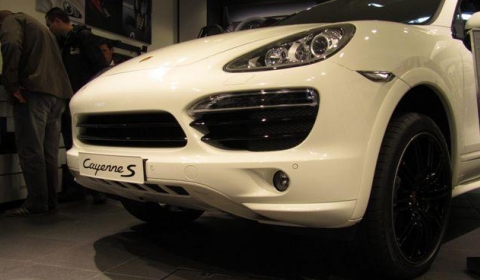 First Photos 2010 Porsche Cayenne S with Sports Package