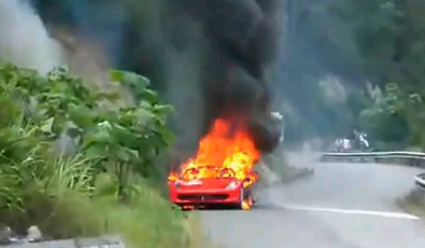 Video Ferrari 458 Italia Catches Fire in China
