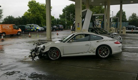 GT3 RS Petrol Station Crash