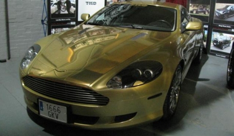 Overkill Golden Aston Martin DB9 01