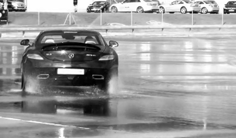 Video Mercedes SLS AMG Drifting