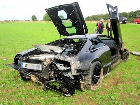 Car Crash: LP670-4SV