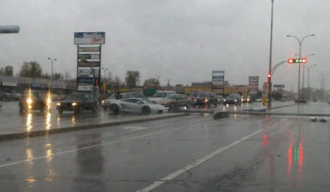 Car Crash Lambo Fights Traffic Light Pole in Quebec Canada 02