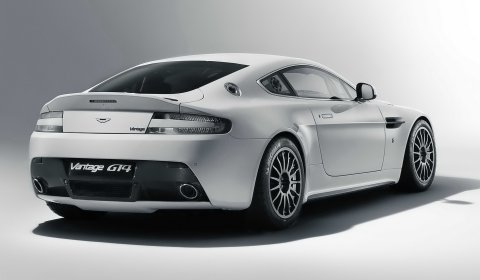 Official 2011 Aston Martin Vantage GT4 Racer 01