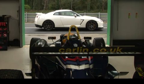 Video Nissan R35 GT-R VS Formula 3 Racer