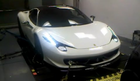 Video Oakley Design Ferrari 458 Italia on The Dyno