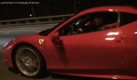 Video Ferrari 458 Italia in Two Drag Races