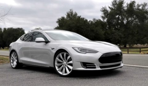 Video Tesla Model S Alpha Road Testing