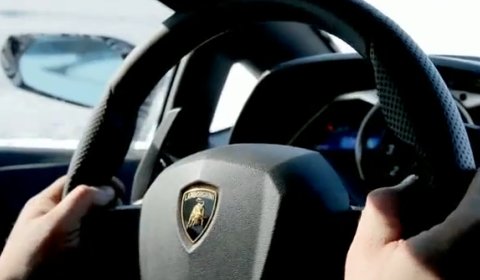 Video Lamborghini LP700-4 Aventador Shows Interior