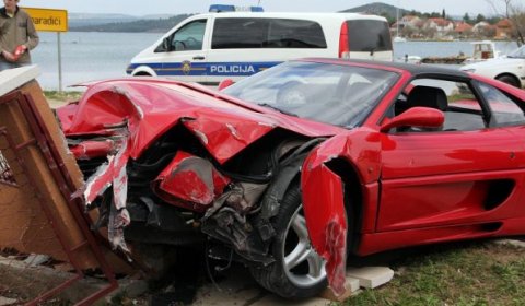 Car Crash Ferrari 355 GTS Crashed in Croatia