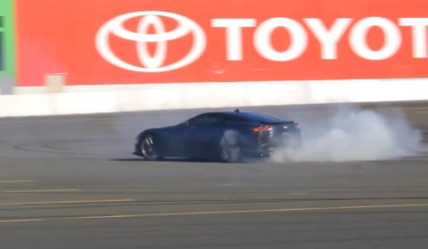 Video Lexus LFA Burning Rubber at Infineon Raceway 
