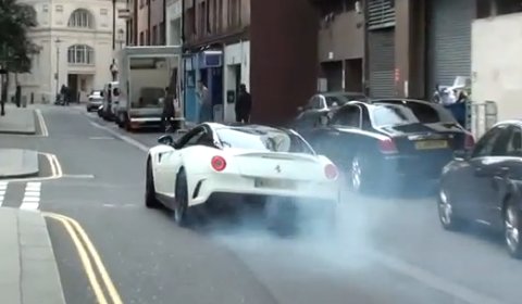 Video Ferrari 599 GTO Burnout in London