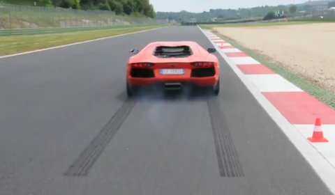 Video Lamborghini Aventador LP700-4 Launch Control 
