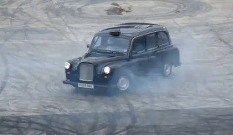 Video The Stig Does Donuts in London Taxi Cab 