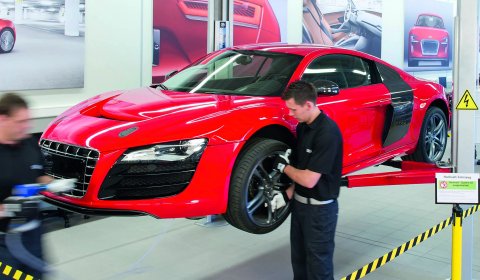 Audi R8 E-tron - Inside The Development Workshop 