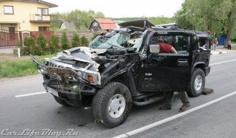Car Crash Drunken Driver Crashes Hummer H2 in Lithuania 01