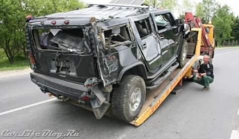 Car Crash Drunken Driver Crashes Hummer H2 in Lithuania 02