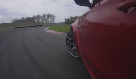 Video Drifting BMW 1-Series M Coupes