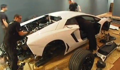 Video Lamborghini LP700-4 Aventador Assembled in Museum