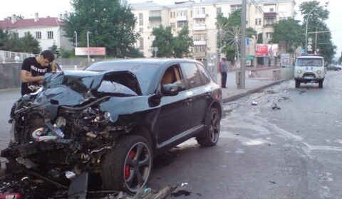 Car Crash United Russia Cayenne