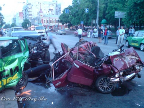 Car Crash United Russia Cayenne