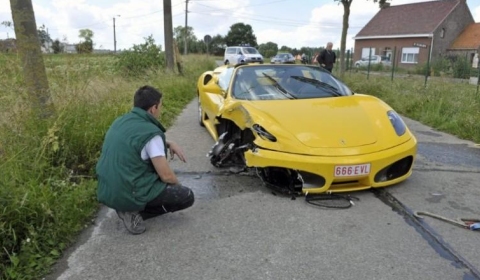 Car Crash Ferrari F430 Spider Lands On Its Roof 01
