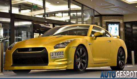 Overkill Matte Gold Nissan R35 GT-R