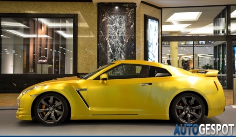 Overkill Matte Gold Nissan R35 GT-R 01