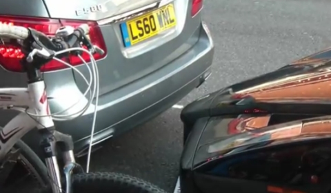 Video How Close Can You Park Next to an Enzo