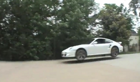Video Porsche 911 Turbo Owner Turns Driveway Into Racetrack