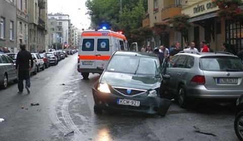 Car Crash Bentley Wrecked in Budapest 02