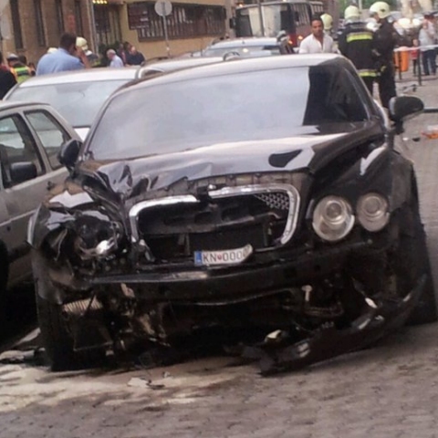 Car Crash Bentley Wrecked in Budapest 03