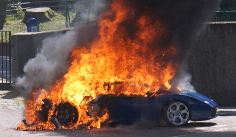 Lamborghini Gallardo Bursts into Flames in Scottish Highlands