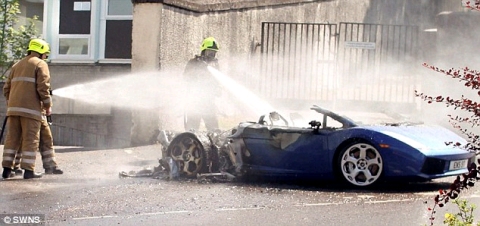 Lamborghini Gallardo Bursts into Flames in Scottish Highlands 01