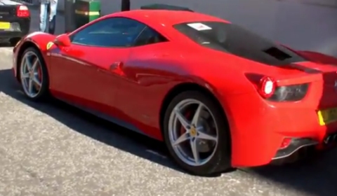 Video Lucky Guy Learns to Drive in a Ferrari 458 Italia