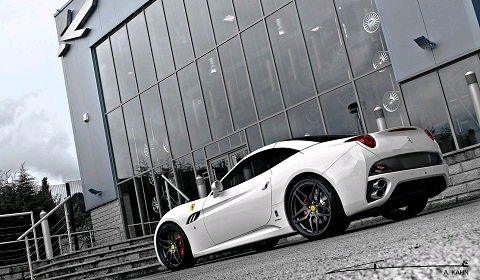 Official Ferrari California 2+2 S-A Kahn Monza Edition